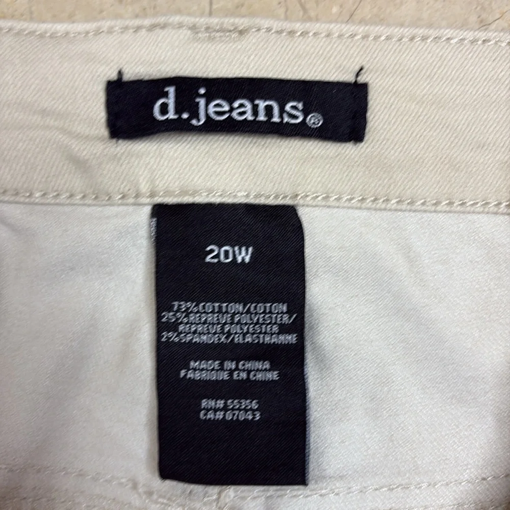 ⭐️ NWT- d.jeans recycled twill oatmeal cropped pants- size 20W - Picture 4 of 8